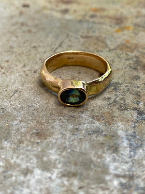 Teal sapphire gold ring
