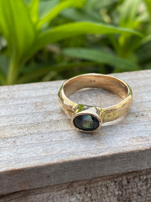 
            
                Load image into Gallery viewer, Teal sapphire gold ring
            
        